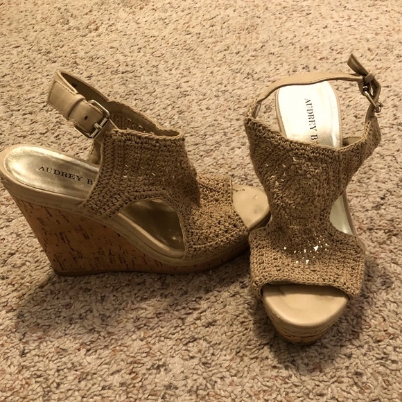 Audrey Brooke Crochet Tan Wedges - Picture 3 of 6